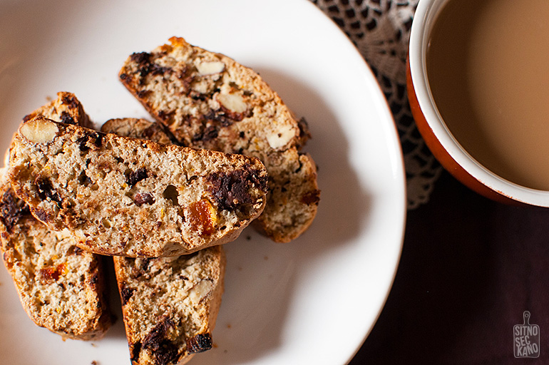 Vegan Aquafaba biscotti | Sitno seckano